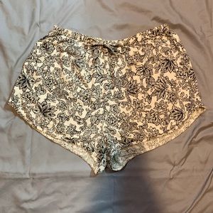 Abercrombie & Fitch Leaf patterned shorts